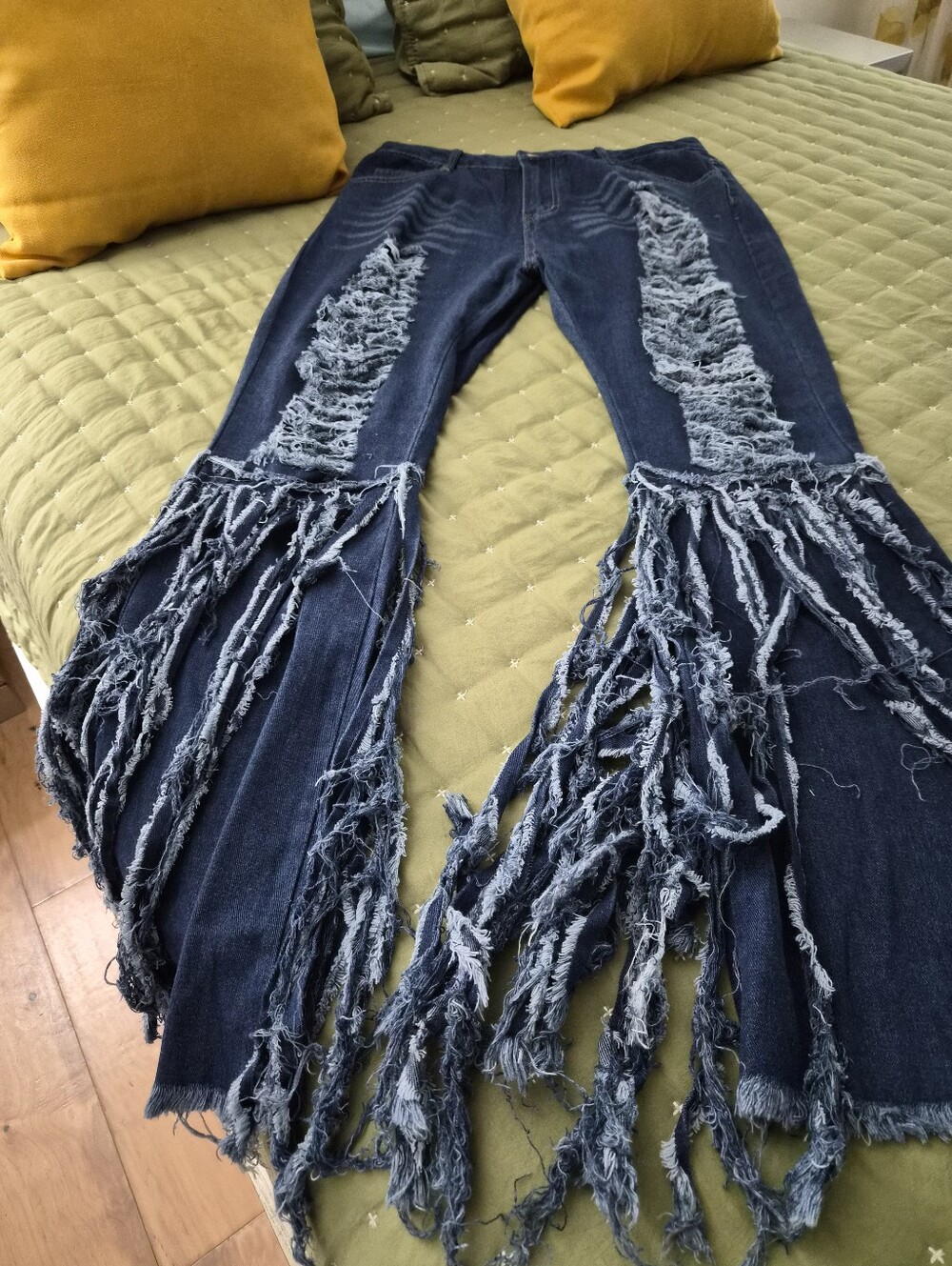 XL Denim Shred Bell-Bottom Jeans👖